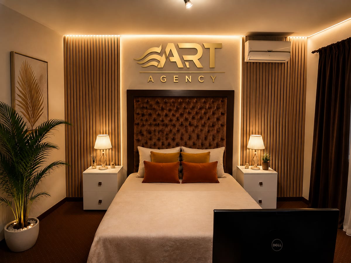 Cameră de videochat cu decor crem, studio videochat București